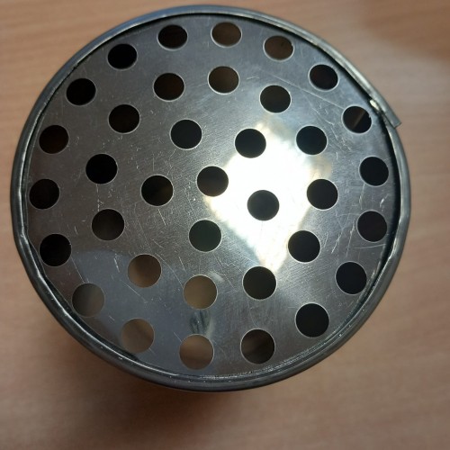 Insert with perforated bottom for bee smoker