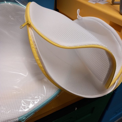 Net for washing the beekeeper's protective hat