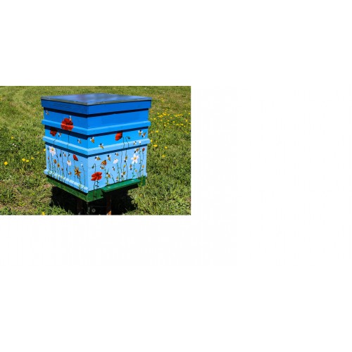 Nekrāsots Latvijas stāvstrops ar taisnu jumtu