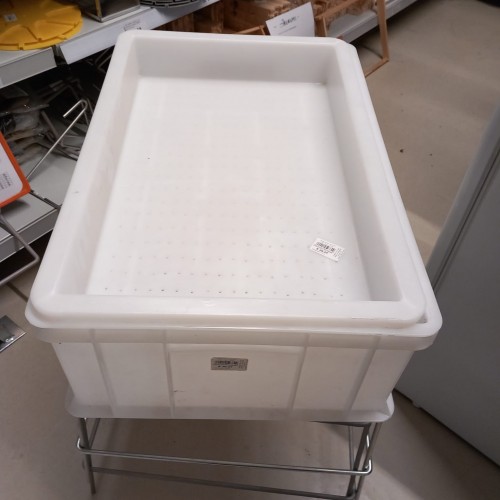 Unwrapping tub with plastic mesh