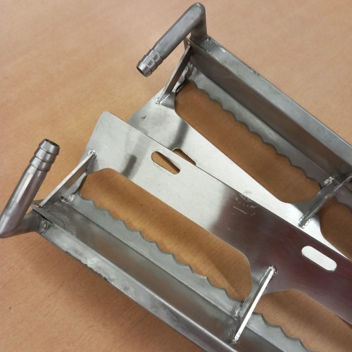 Set of knives for unwrapping machine
